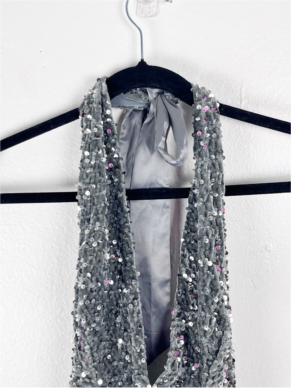 SELFIE LESLIE Gray Sequins Halter Top Low Back Mini Dress Medium Party Date Boho - Picture 11 of 11